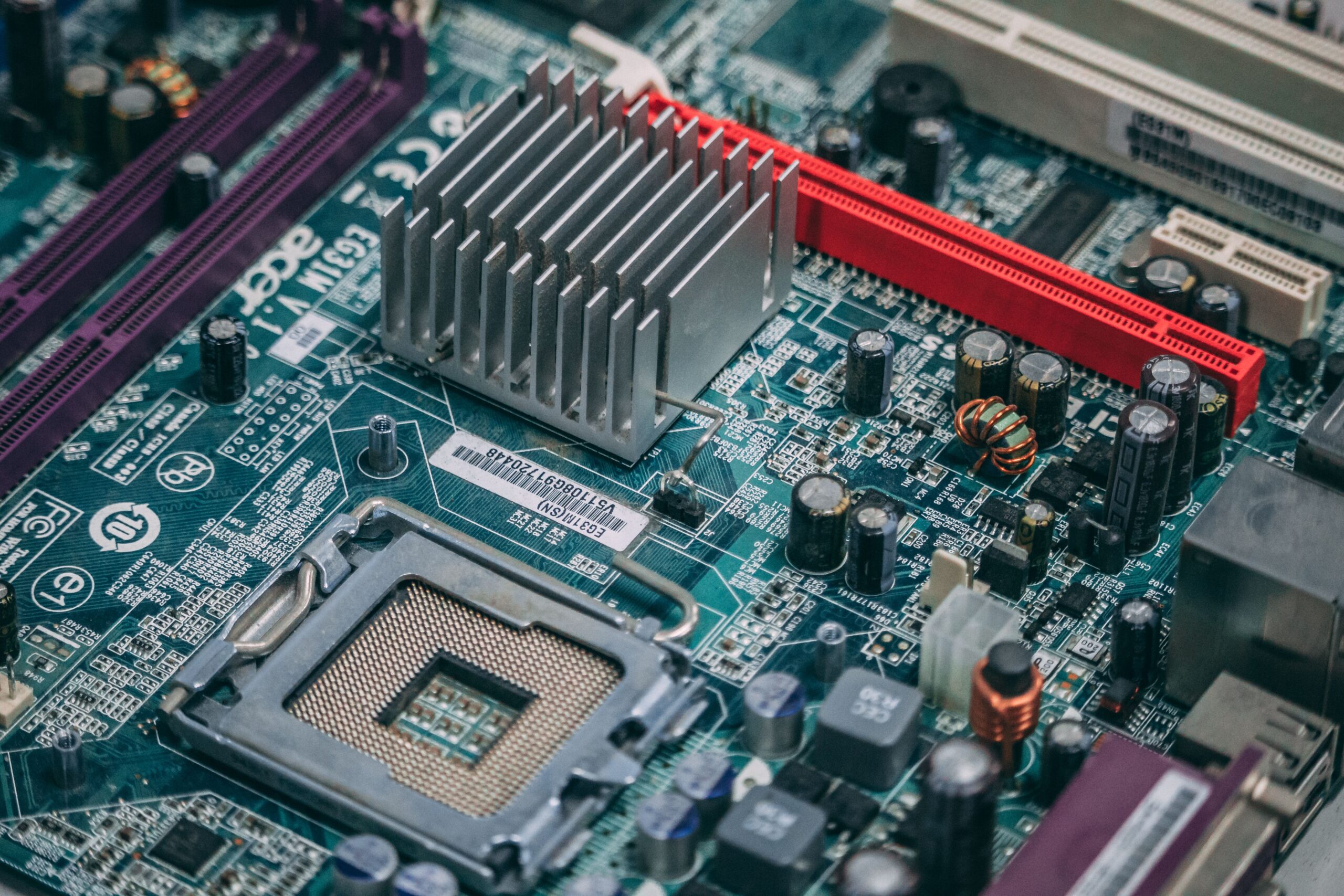 Supporti antivibranti per schede elettroniche: come proteggere i PCB dalle vibrazioni