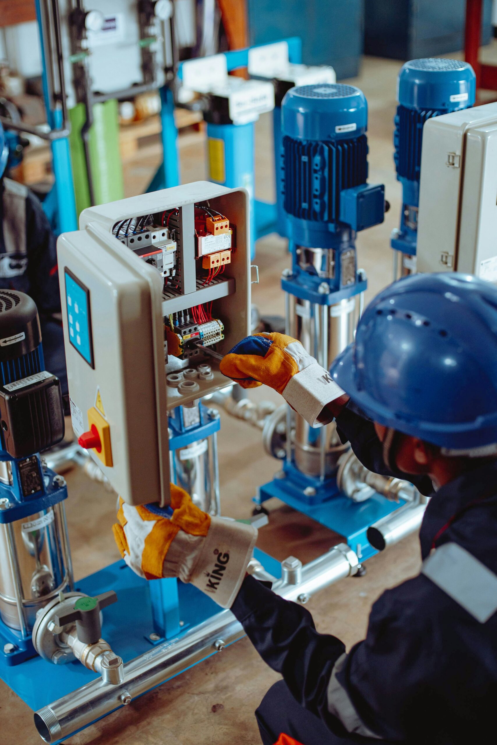 Installazione di una pompa del vuoto su piedini antivibranti industriali