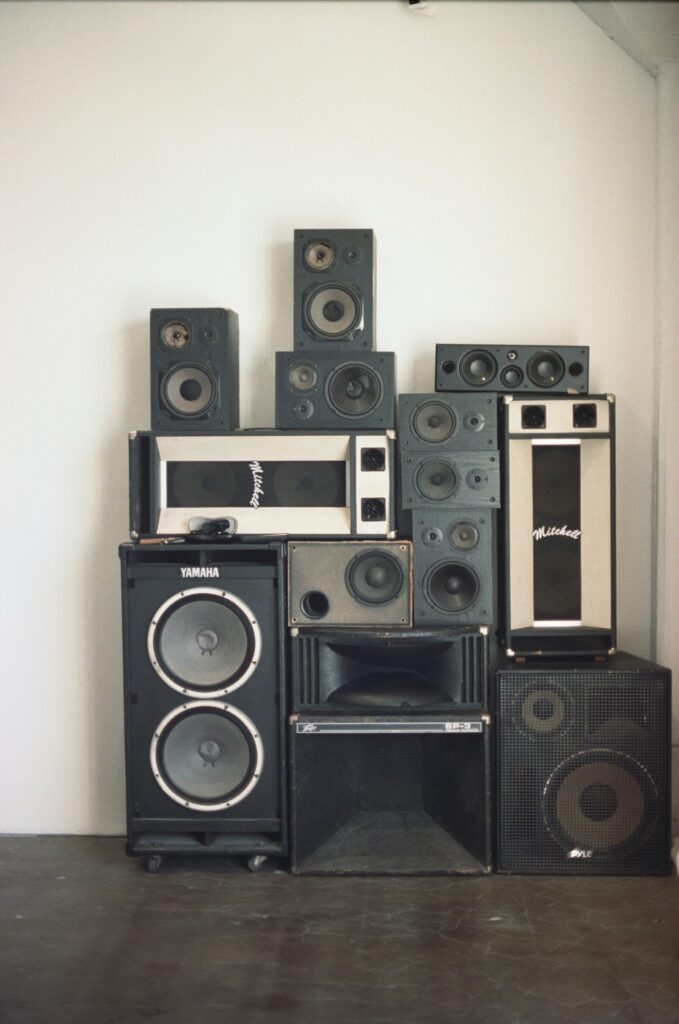 Disaccoppiamento del subwoofer: ridurre le vibrazioni nei live e nei club